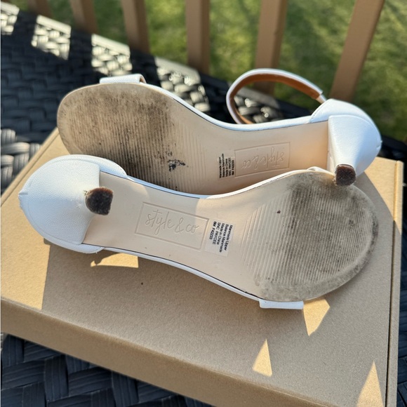 Women's White Kitten Heels size 6 - Picture 6 of 8